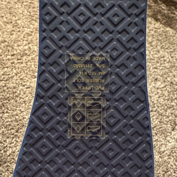 Tory Burch Black and Cream Geometric Sandals - Picture 6 of 6